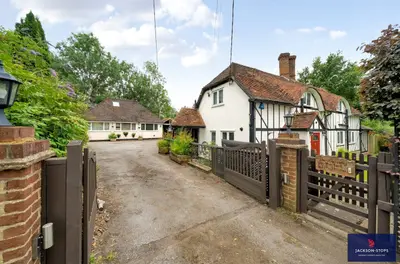 Ampthill Road, Lidlington, MK43
