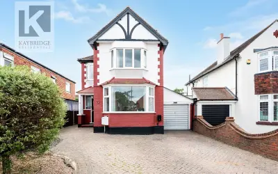 Briarwood Road, Epsom, KT17