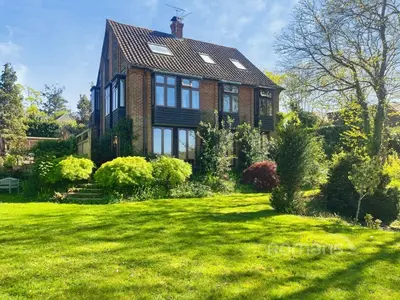 Wrecclesham Hill, Wrecclesham, GU10