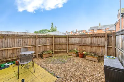 Warwick Avenue, Bedford