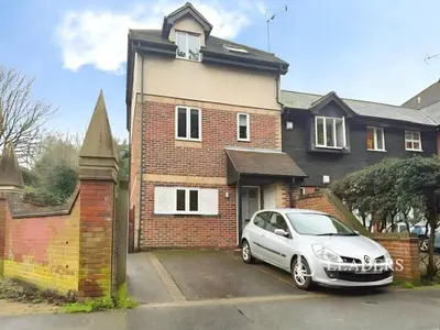 Nicholsons Grove, Colchester, CO1