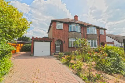 Dedworth Road, Windsor, Berkshire, SL4 5BB