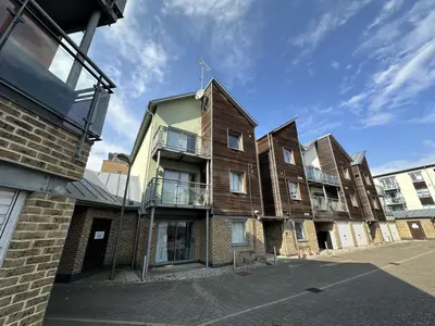 Quayside Drive, CO2