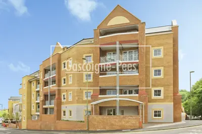 Flambard Way, Godalming, GU7