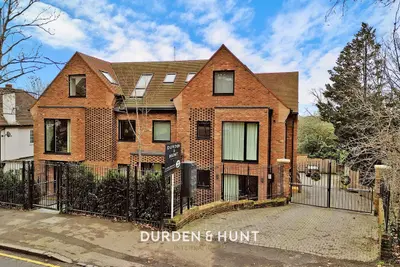 High Road, Loughton, IG10