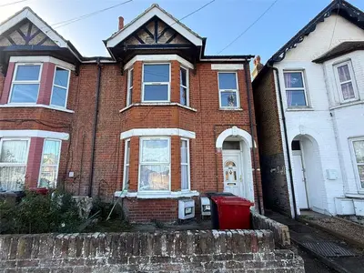 Wellington Street, Slough, SL1
