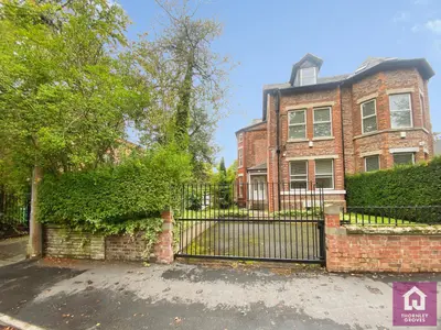 Queenston Road, Didsbury, M20