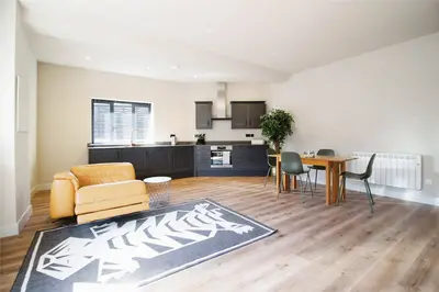 Lewis Lane, Cirencester, GL7