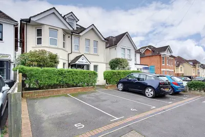 Parkwood Road, Bournemouth, BH5 2BS