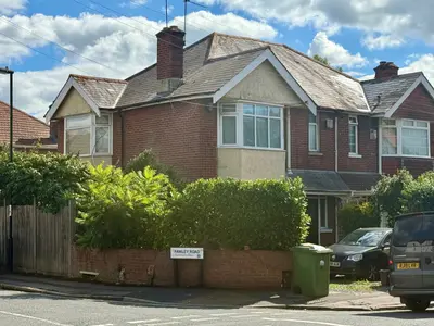 Regents Park Road, Regents Park, SO15