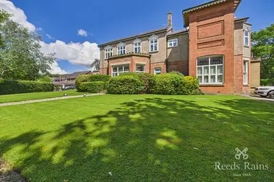 Bronington Close Manchester M22, Flat