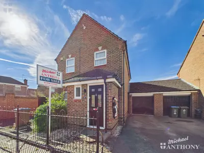 Sandhill Way, Aylesbury, HP19