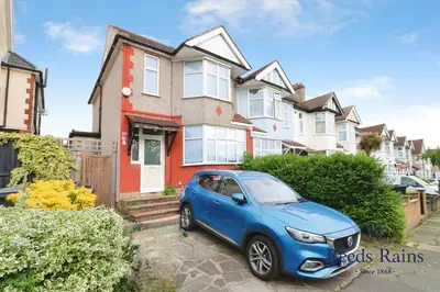 Crownhill Road, Woodford Green, IG8