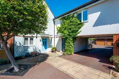 24 Chandlers Close, West Molesey