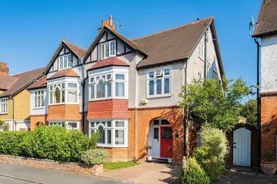 Curzon Road, Weybridge, KT13