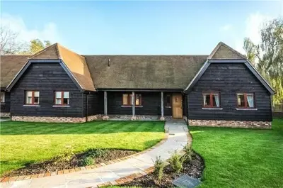 Broadcommon Road, Hurst, RG10