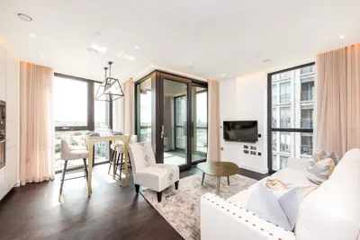 39 Thornes House, Charles Clowes Walk, The Residence, 40-42 Ponton Road, London