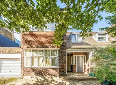 Gunnersbury Avenue, Ealing, W5