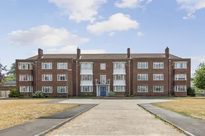 Giggs Hill Gardens, Thames Ditton, KT7