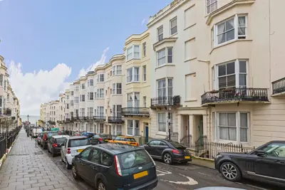 **Private Garden & Private Entrance** Waterloo Street, Hove, BN3