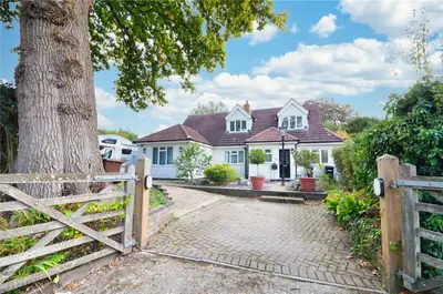 Racecourse Road, Dormansland, RH7