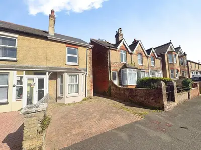 Adelaide Grove, East Cowes, PO32