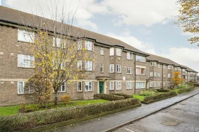 Great West Road, Hounslow