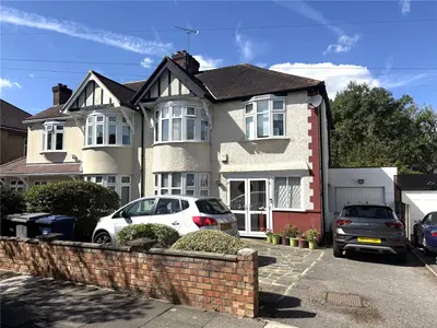 Belmont Avenue, Cockfosters, Barnet, Hertfordshire, EN4 9JP