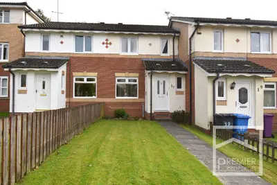 3 bedroom Mid-Terraced To Let