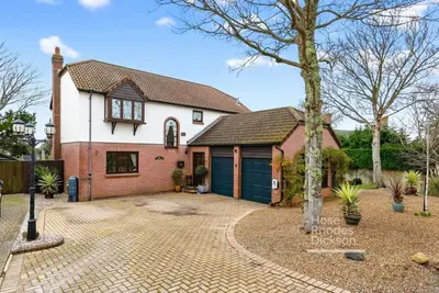 Debourne Manor Drive, Cowes, PO31