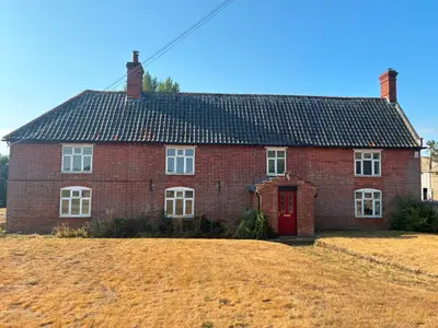 Main Road, Stratford St. Andrew, Saxmundham, Suffolk, IP17 1LG