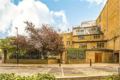 Gowers Walk, Aldgate East