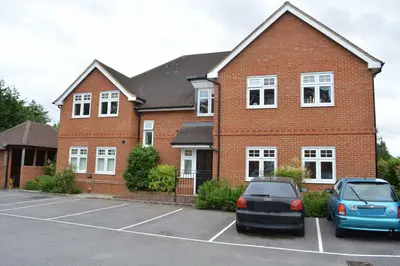 Clements Mead, Leatherhead, Surrey, KT22 7FN