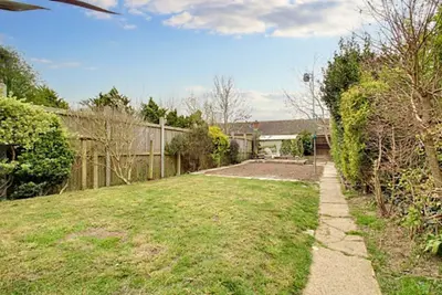 Kennard Way, TN24