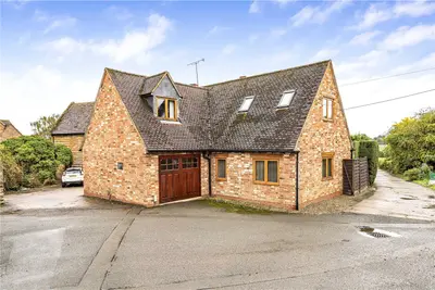 Bliss Lane, Flore, NN7