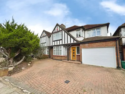 Hillside Gardens, Edgware, HA8