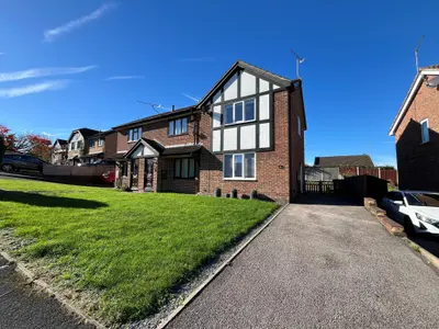Kestrel Close, Uttoxeter, ST14