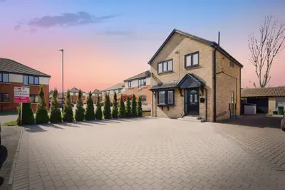 Hoddesdon Crescent, Dunscroft, DN7