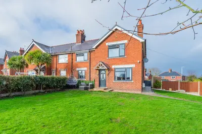 The Ridgeway, Marchwiel, LL13