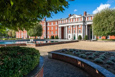 Peninsula Square, Winchester