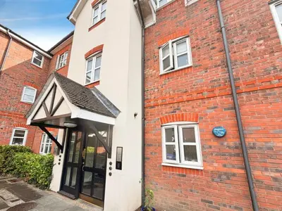 Birch End, Warwick, CV34