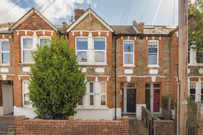 Oaklands Grove, W12