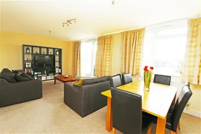 Grosvenor Court, Putney