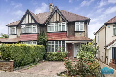 Leicester Road, Barnet, EN5