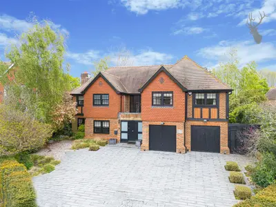 Treetops View, Loughton, IG10