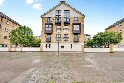 De Quincey Mews, London, E16