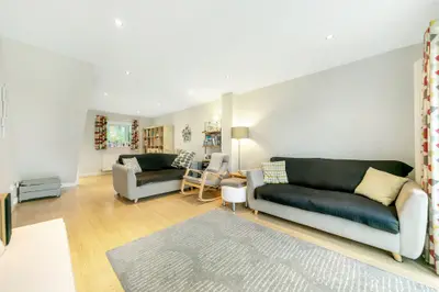 22 Linnet Mews, London
