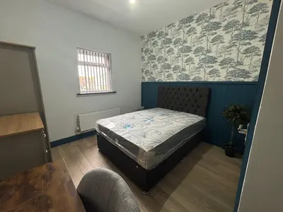 Huddersfield Road, Oldham, OL1