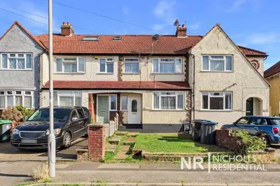 Hartfield Road, Chessington, KT9