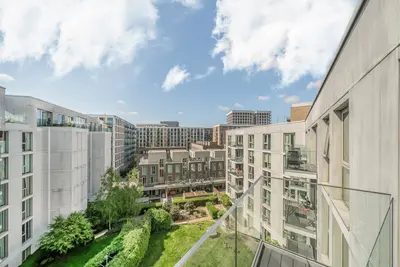Admiralty Avenue, Royal Wharf